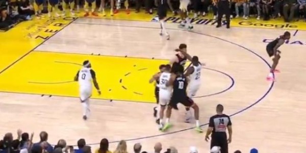 kaiyun-在肉搏战中翩翩起舞 单核库里独造57分再胜火箭！