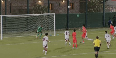 开云全站-半场：U17国少1-0卡塔尔U17，何思凡精彩兜射破门
