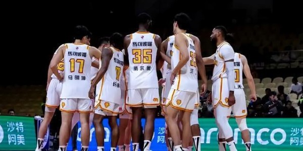 CBA四强轮廓初现，胡金秋17+11定乾坤，内线为王的时代又回来了？
