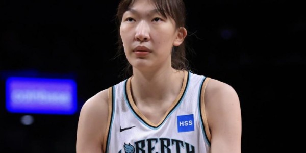 开云入口-重返WNBA首秀！韩旭替补10中6轰20分全场最高 难阻自由人惨败