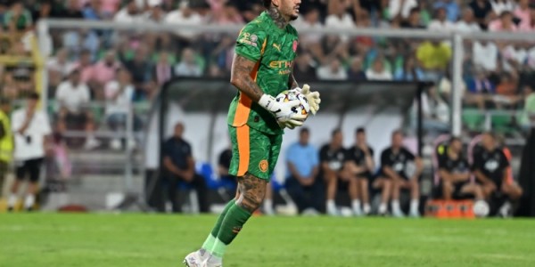 佩杜拉：加拉塔萨雷昨晚再度联系曼城 可能超1000万欧报价埃德森