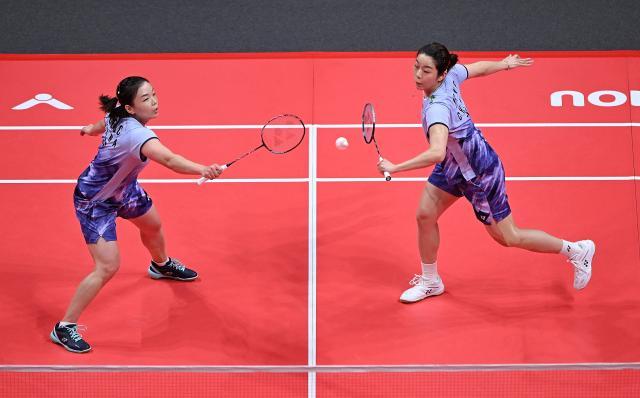 1734010675921033630.jpg (体育)(1)羽毛球——世巡赛总决赛:陈清晨_贾一凡胜白荷娜_李绍希XxjpseC007151_20241212_PEPFN0A001.jpg